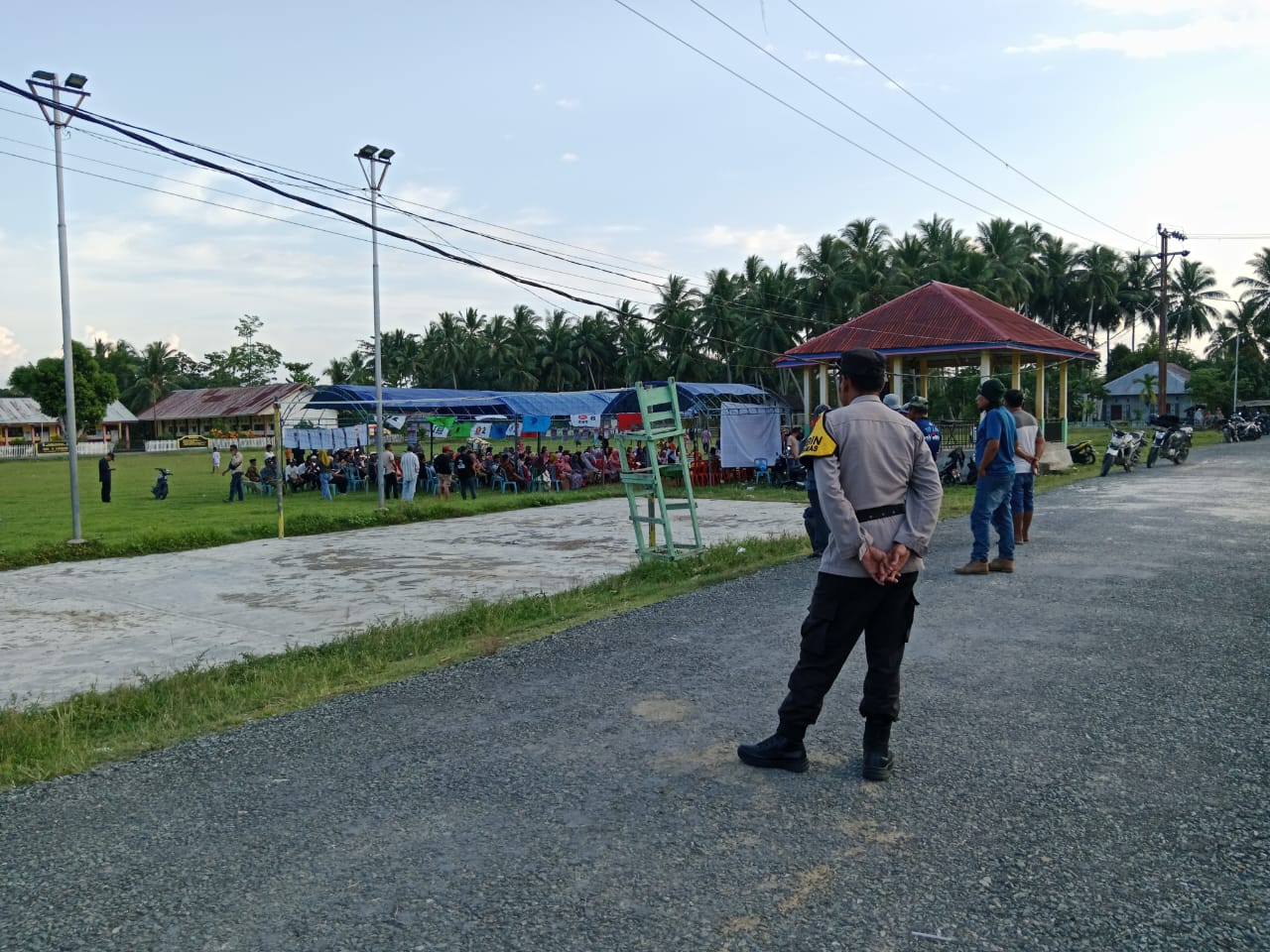 Subsatgas Polsek Momunu Kawal Kampanye Paslon Nagabonar di Desa Pomayagon