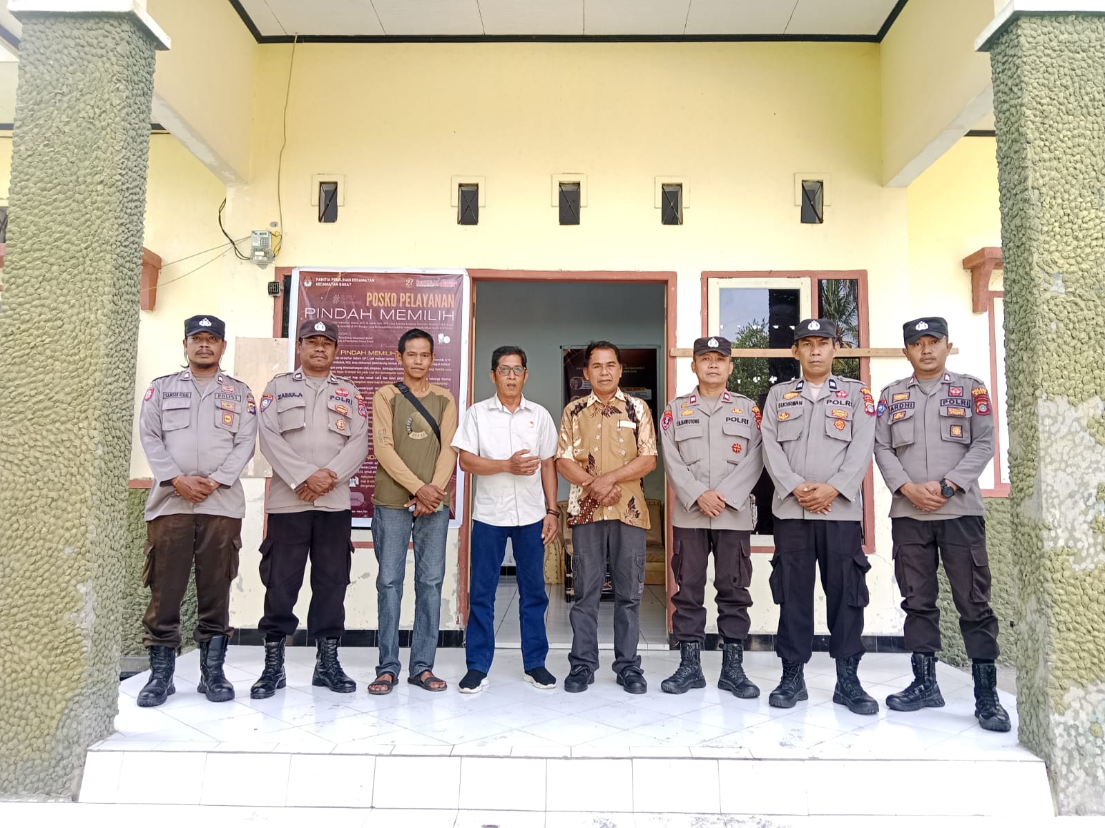 Sambangi Sekretariat PPK, Patroli Subsatgas Polsek Bokat Pastikan Kamtibmas Tetap Kondusif