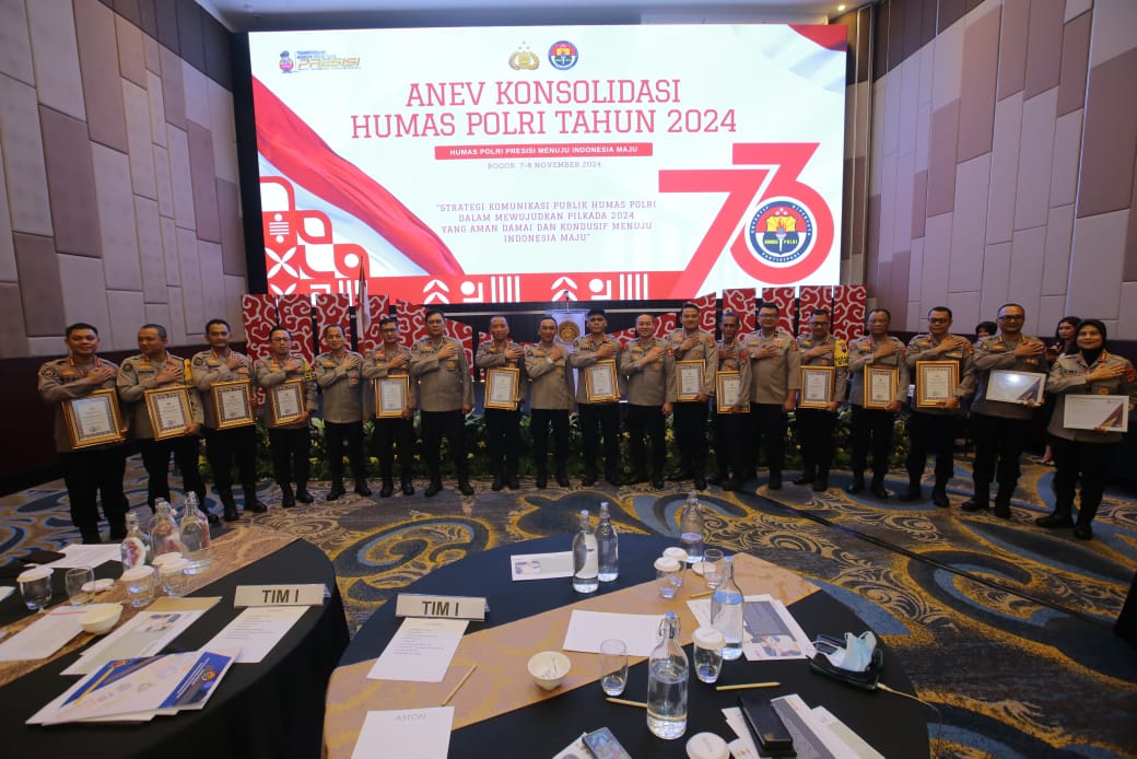 Kabidhumas Polda Sulteng Sabet Penghargaan Amplifikasi Terbaik Zona 3 di Anev Konsolidasi Divhumas Polri 2024
