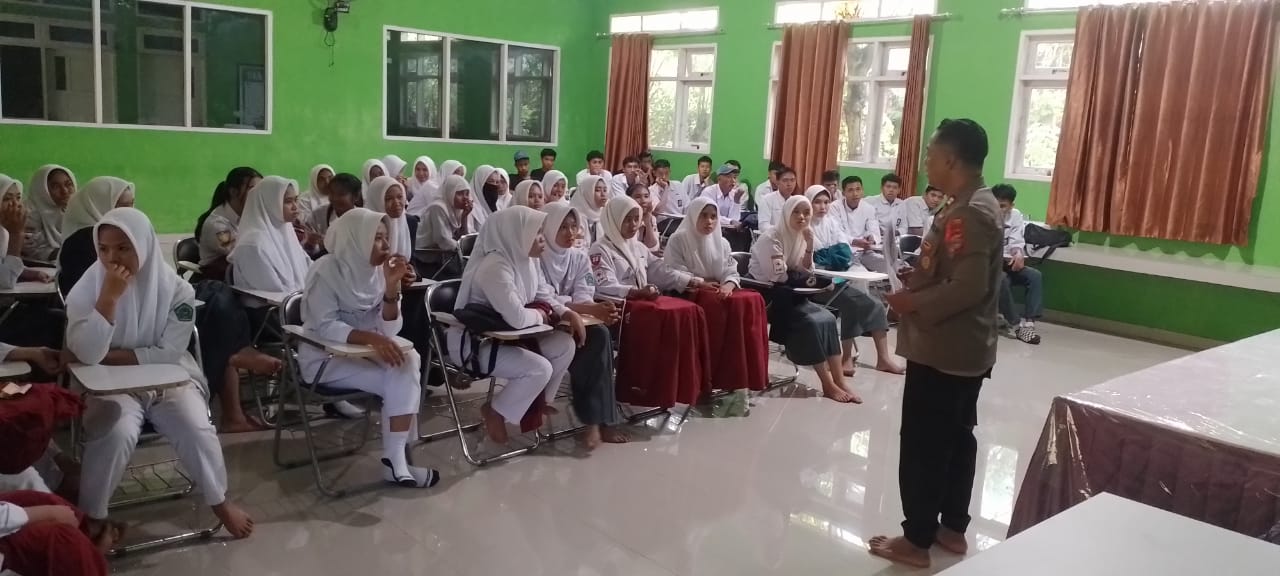 Cegah Pengaruh Negatif, Satgas Madago Raya Edukasi Siswa SMK Negeri 1 Toribulu