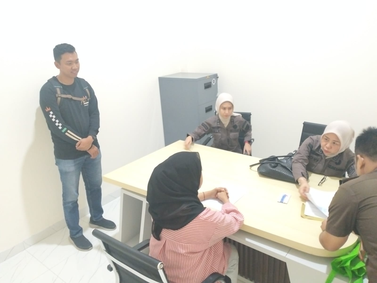 Tersangka Penipuan Jual Beli Ponsel Iphone Diserahkan Ke Kejaksaan Negeri Sigi