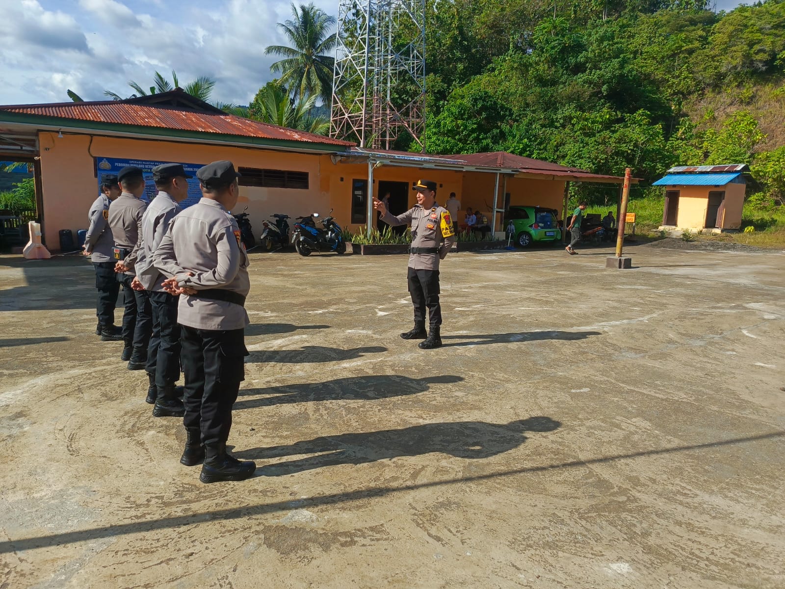 Wujudkan Kamtibmas Kondusif Pasca Penetapan Bupati Terpilih, Subsatgas Polsek Paleleh Sambangi Panwascam