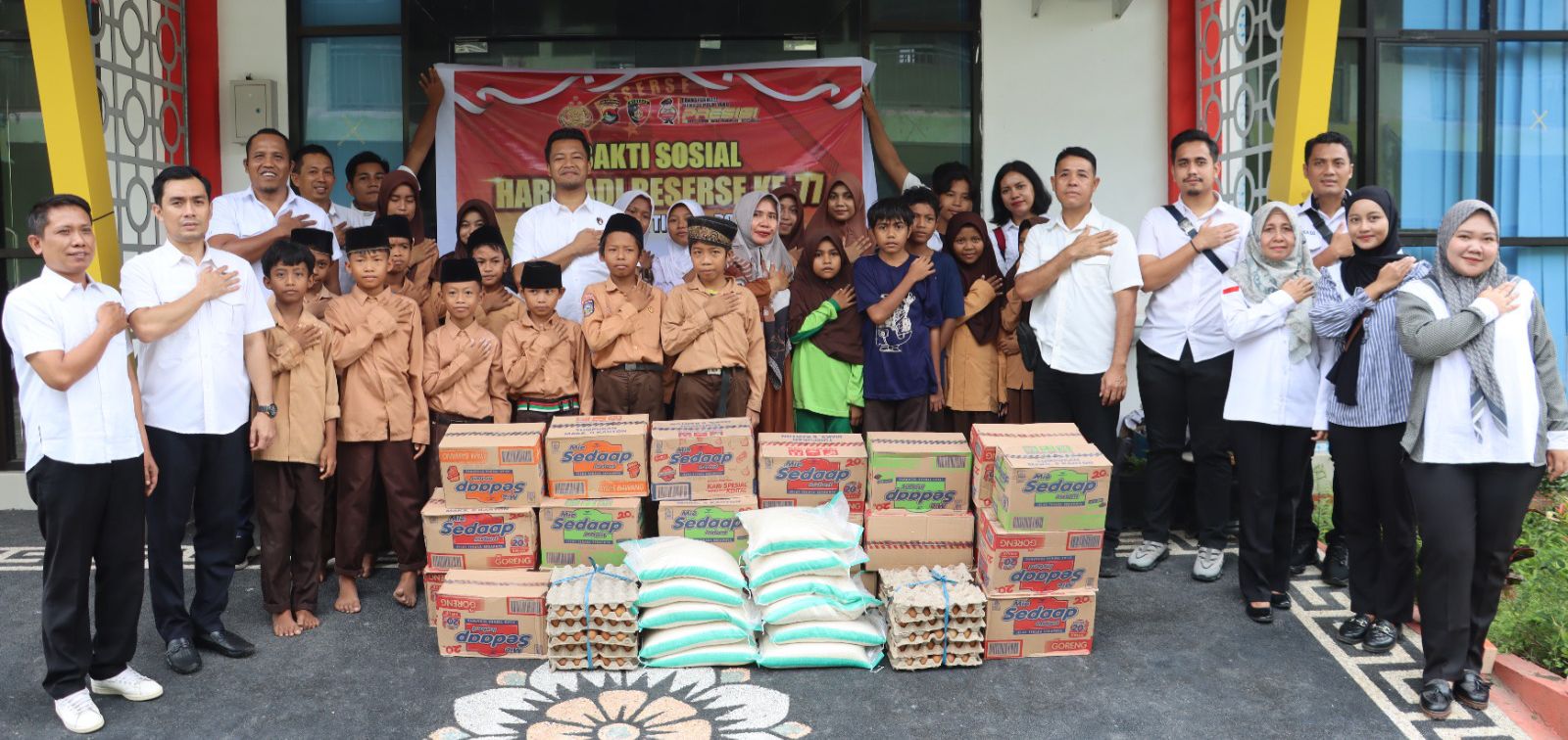 Hari Jadi Reserse ke-77, Satreskrim Polres Lotim Gelar Baksos Sasar LKSA