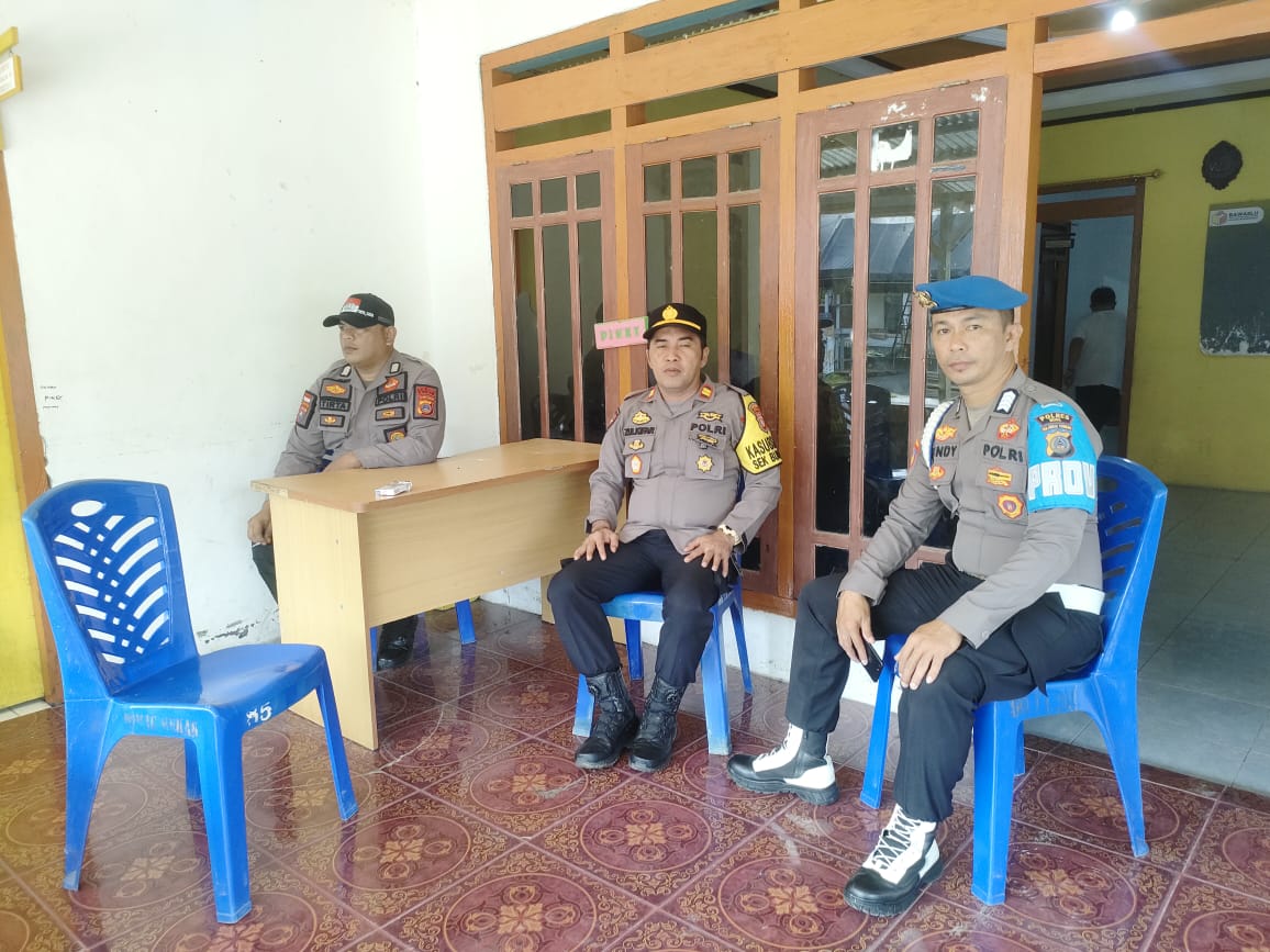Kembali Patroli, Subsatgas Polsek Bunobogu Sambangi Panwascam