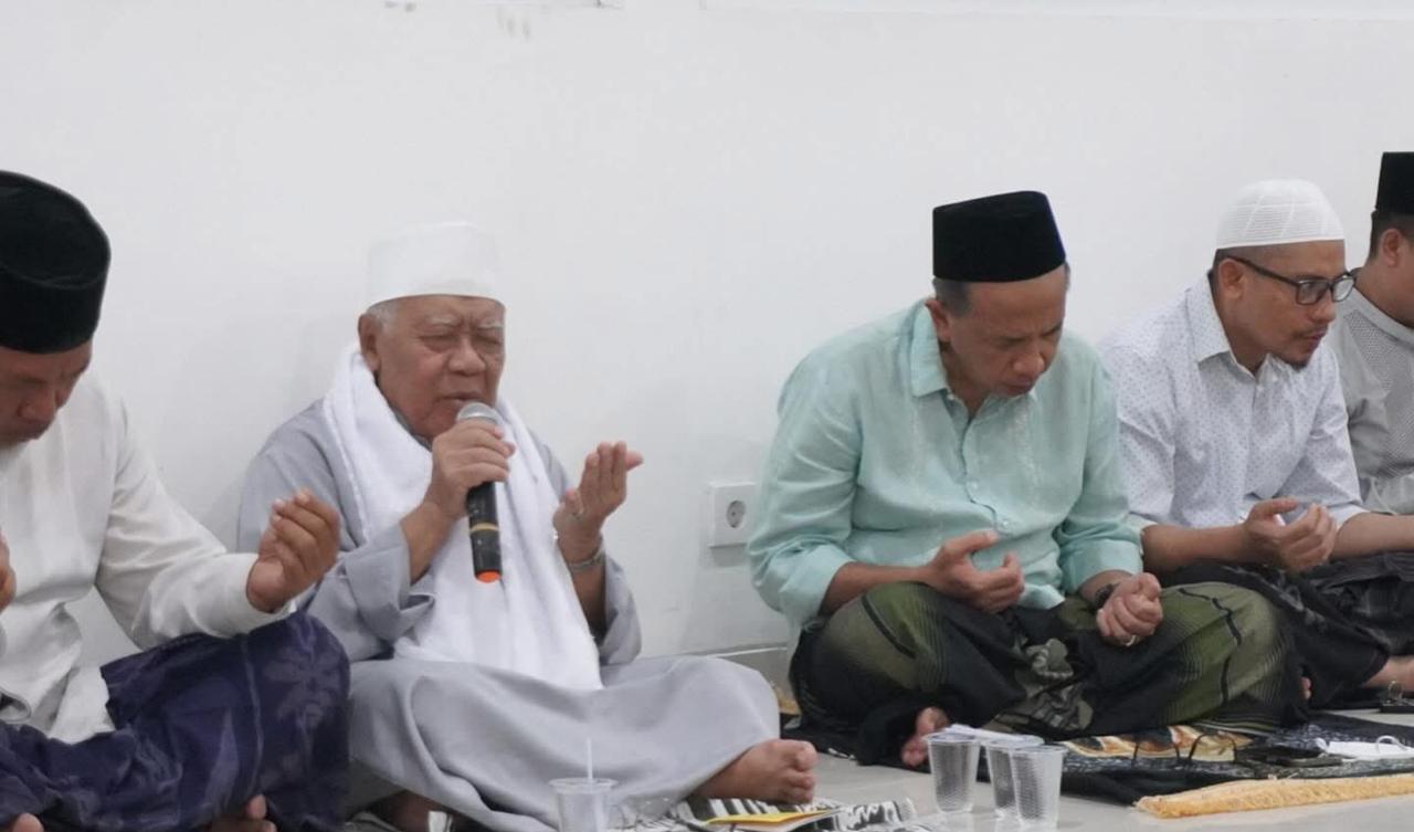 Resmikan Ruang Syaraf RSUD dr. R. Soedjono Selong, Ratusan Karyawan Gelar Shalat Berjamaah dan Tasyakuran Bersama TGH Lalu Husnan Sayuthi