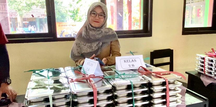 BGN Bersama Ahli Gizi Turun Langsung Uji Coba Program Makan Gratis di Tiga Sekolah Lotim, Ini Menunya di Terima Siswa!