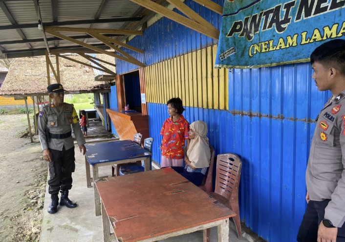Subsatgas Binmas Beri Himbauan Kamtibmas Ke pengunjung Wisata Pantai Nelam