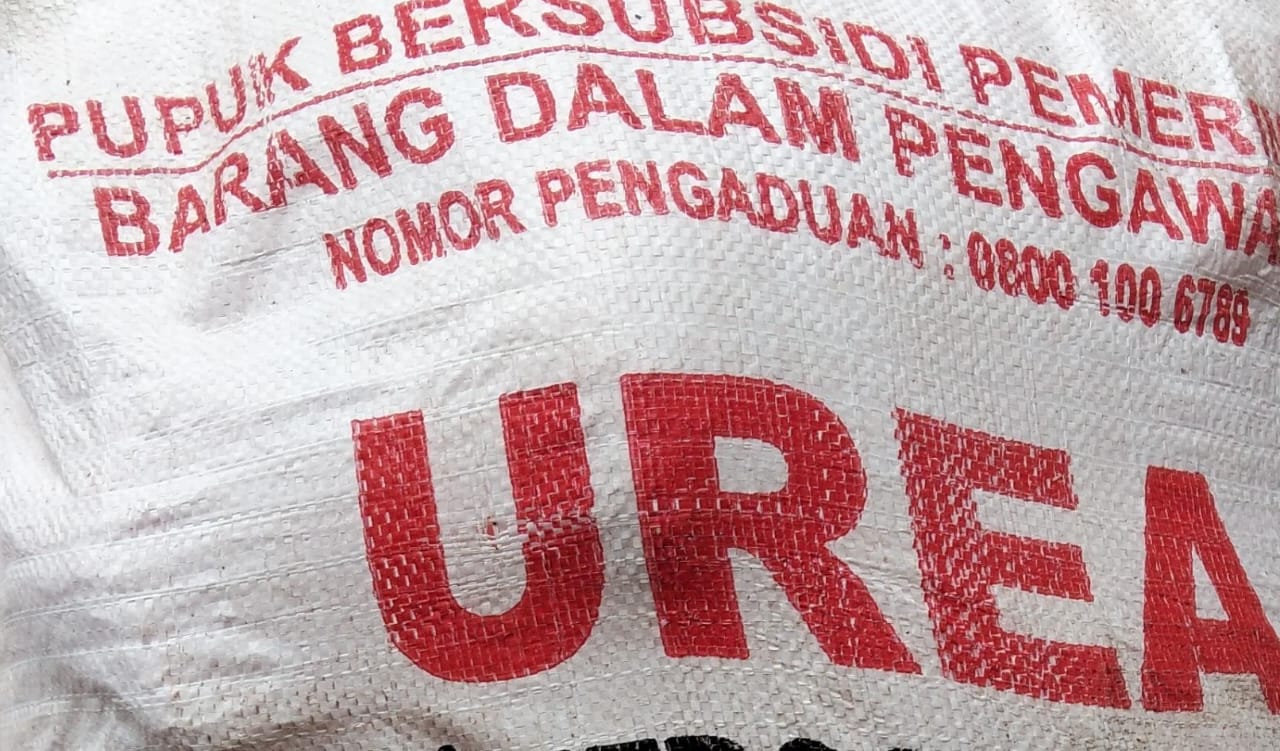 Keluhkan Harga Pupuk, Warga di Kecamatan Suralaga Sebut Pengecer Mafianya!