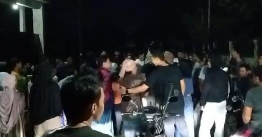 Habis Uang, Ambulance Desa Jadi Sasaran Oknum Kades di Cafe, Warga Sebut Dia lagi Mabok!