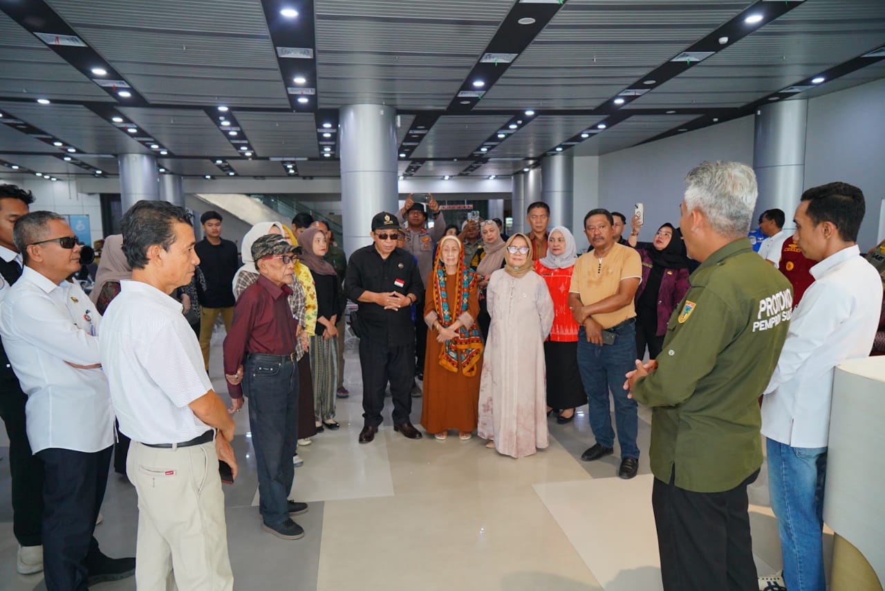 Gladi Persiapan Penjemputan Adat Gubernur dan Wakil Gubernur di Bandara Sis Al-Jufri Palu