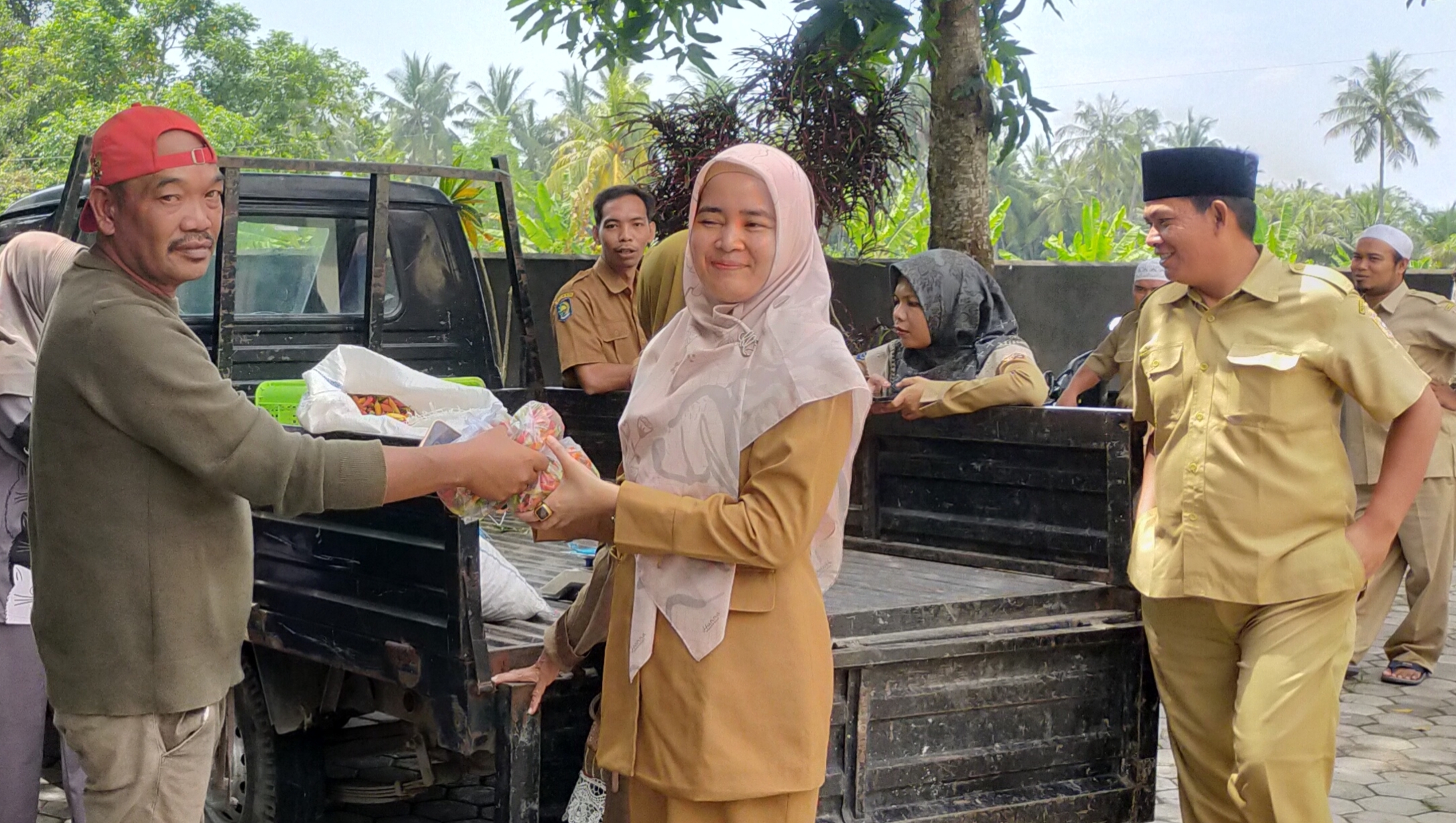 Championship Cabai Lotim Gelar Pasar Murah di Desa Waringin, Bantu Normalisasi Harga