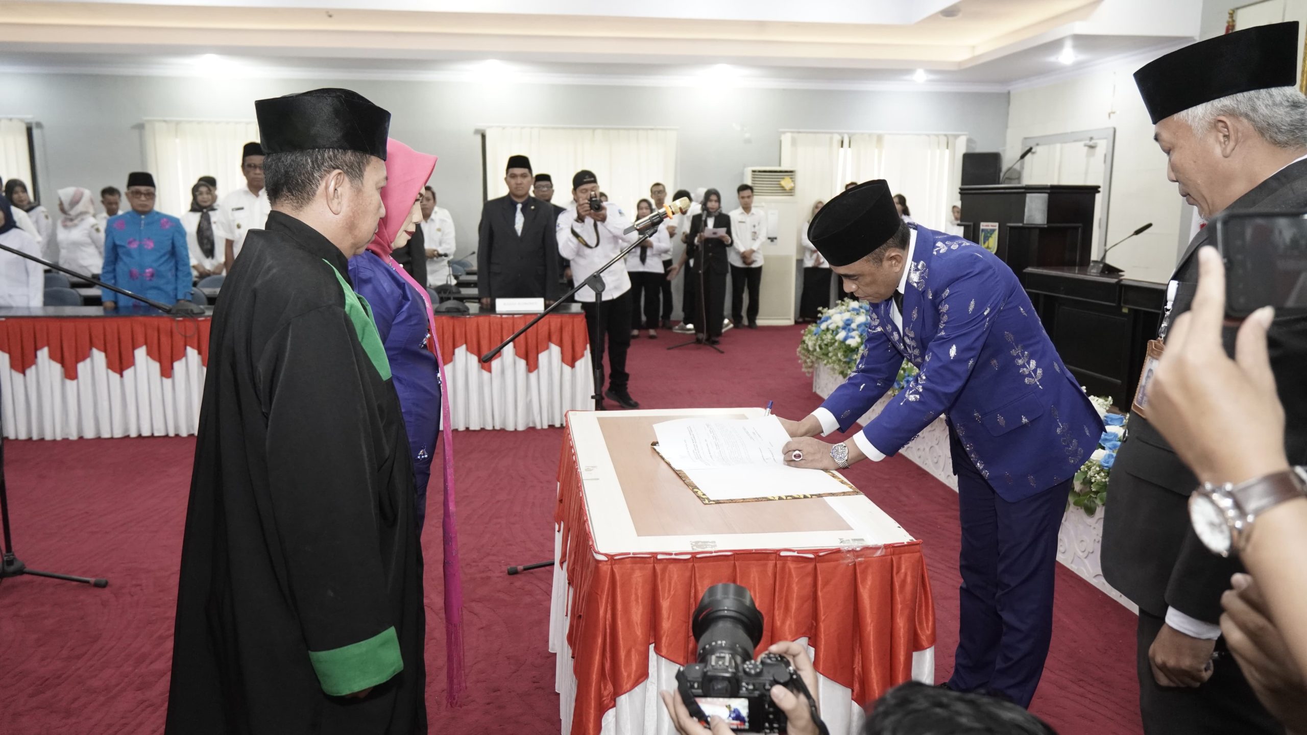 Gubernur Sulteng Lantik Siti Norma Mardjanu sebagai PAW Ketua Komisi Informasi