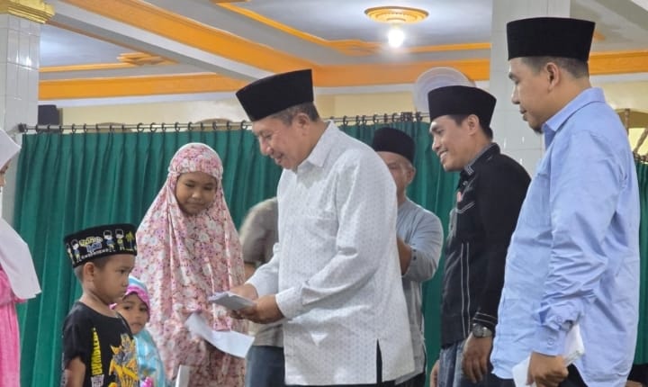Di Bulan Ramadhan Santuni Anak Yatim di Sukadana, Ketua BAZNAS Sampaikan Pesan Bupati dan Wabup Lombok Timur 