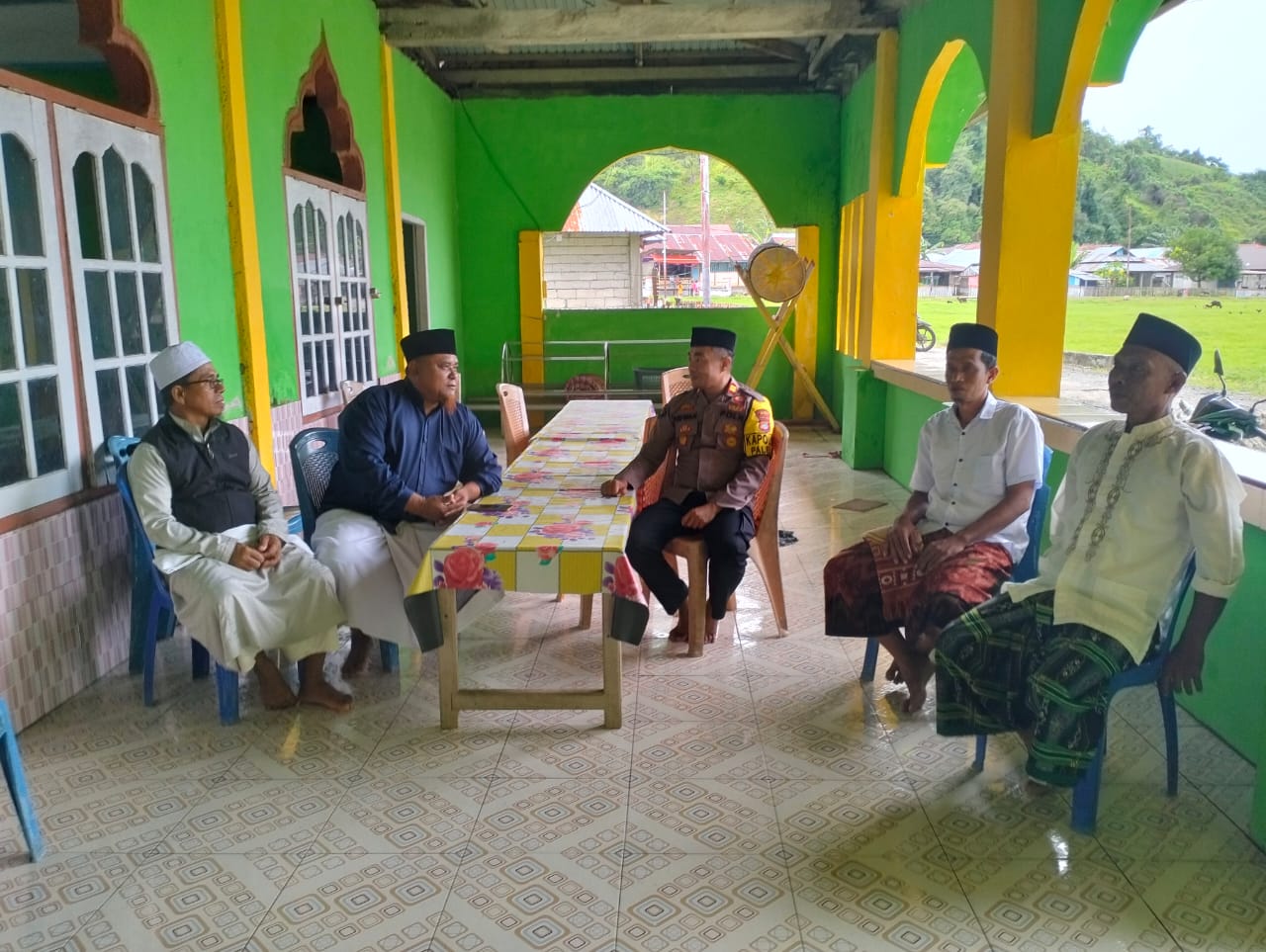 Sinergitas Pemdes Umu dan Kapolsek Paleleh Cegah Gangguan Kamtibmas di Wilayah Perbatasan