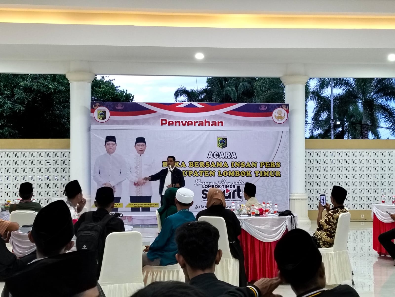 Mempererat Silaturrahmi, Bupati Lombok Timur H Haerul Warisin Buka Bersama Dengan Insan Pers