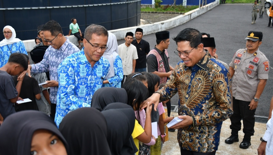 Bupati Lombok Timur Haerul Warisin Resmikan SPAM Pantai Selatan di IPA Kotaraja Sekaligus Santunan