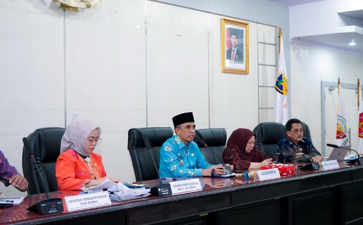 Rapat Bersama Satuan Kesehatan, Gubernur Sulteng: Berobat Cukup Pakai KTP, Tidak Boleh Ada yang Ditolak
