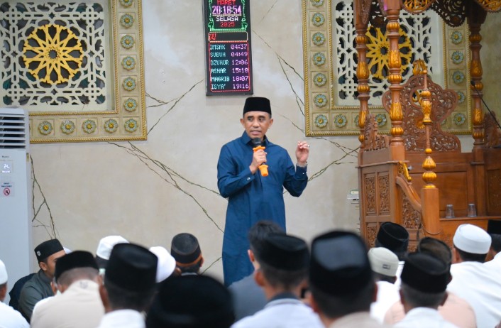 Gubernur Sulteng Beri Tausyiah Ramadhan di Masjid Nurul Iman Wosu