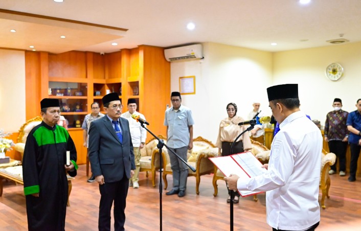Gubernur Sulteng Kukuhkan dr. Komang Jadi Dokter Ahli Utama