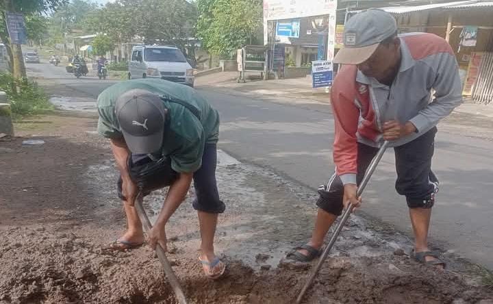 PDAM Lotim Lakukan Perbaikan Pipa Distribusi di Montong Betok