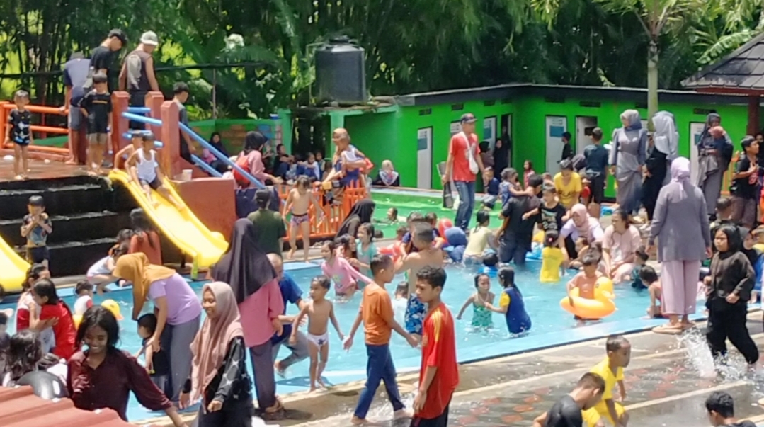 Wisata Kolam EMBULAN Borok Dewi Anjani Kini Menjadi Wisata Populer Keluarga