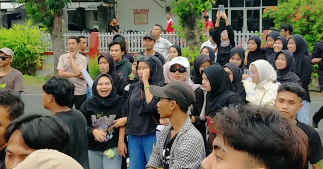 Mahasiswa di Lombok Timur Aksi Berujung Ricuh Dengan Aparat