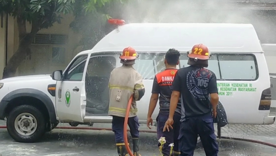 Ambulans Dinas Kesehatan Lotim Terbakar di Parkiran, Diduga Akibat Korsleting Sirine