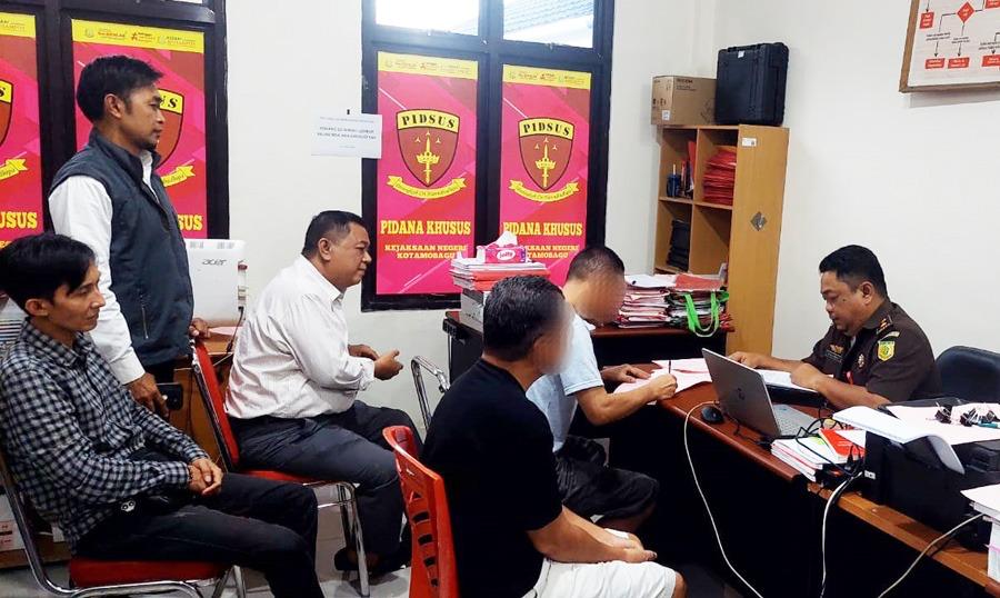 Tipikor Polres Kotamobagu,Serahkan Dua Tersangka Korupsi Dana CSR PT JRBM Ke Kejaksaan.