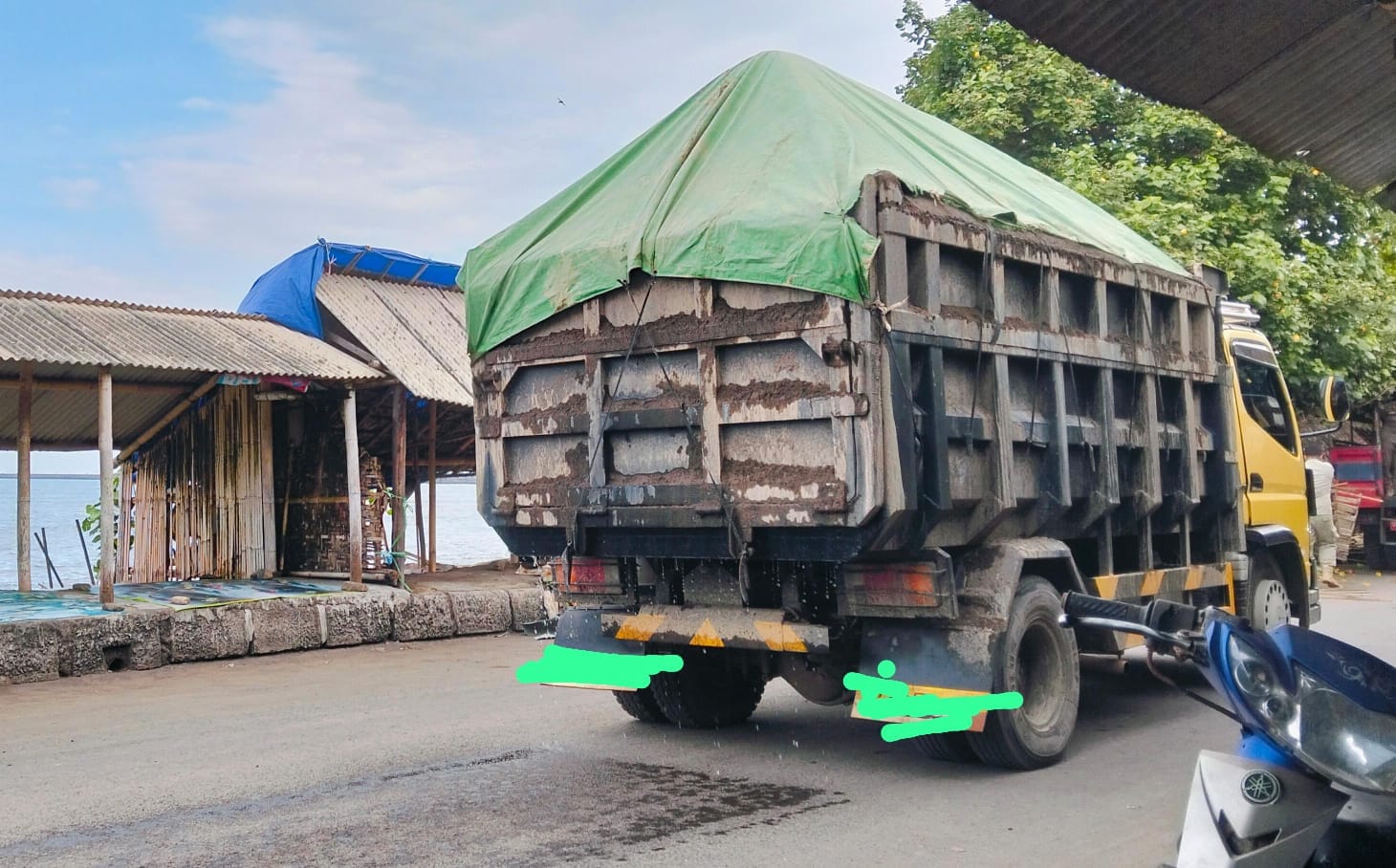Aktivitas Galian C di Pantai Labuan Haji Jalan Terus 24 Jam, Pemda Lotim Dinilai Tak Punya Nyali Bertindak, APH di Minta Bertindak