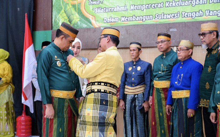 Gubernur Anwar Hafid Dikukuhkan Jadi Wija To Luwu, Gagas “Sulteng Nambaso” dari Filosofi Leluhur