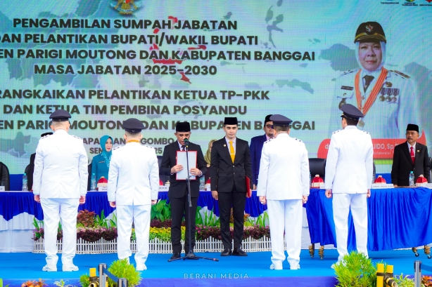 Gubernur Sulteng Lantik Bupati dan Wakil Bupati Parigi Moutong dan Banggai