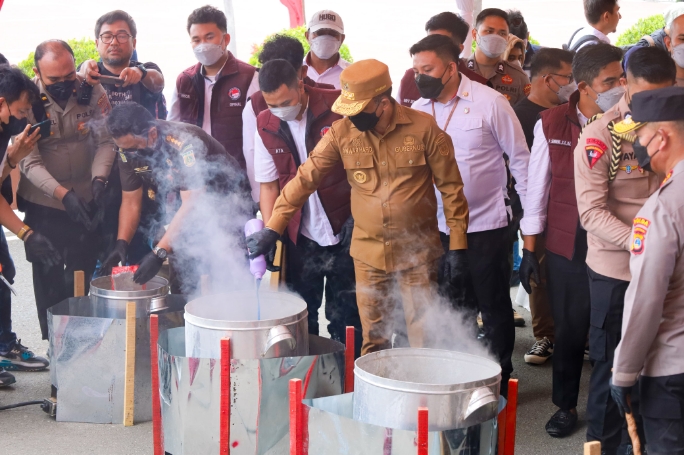 Gubernur Ikut Musnahkan 40 Kg Sabu di Polda Sulteng: ASN Terlibat, Pecat!