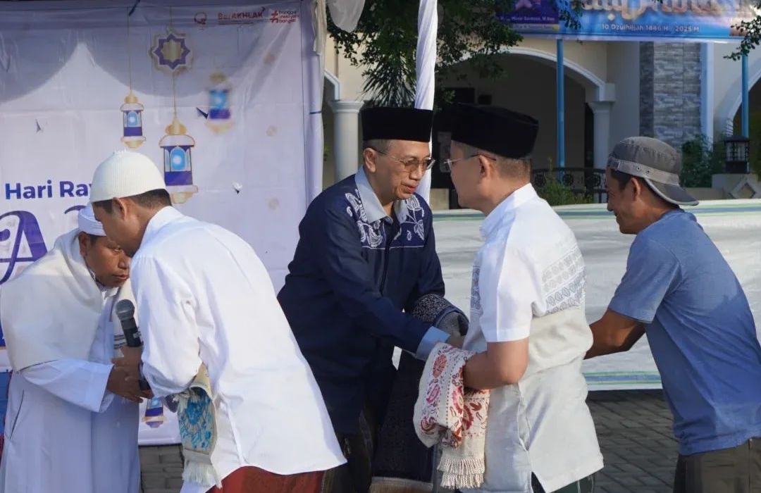 Direksi, Karyawan, dan Warga Sekitar Laksanakan Shalat Idul Adha di RSUD dr. R. Soedjono Selong