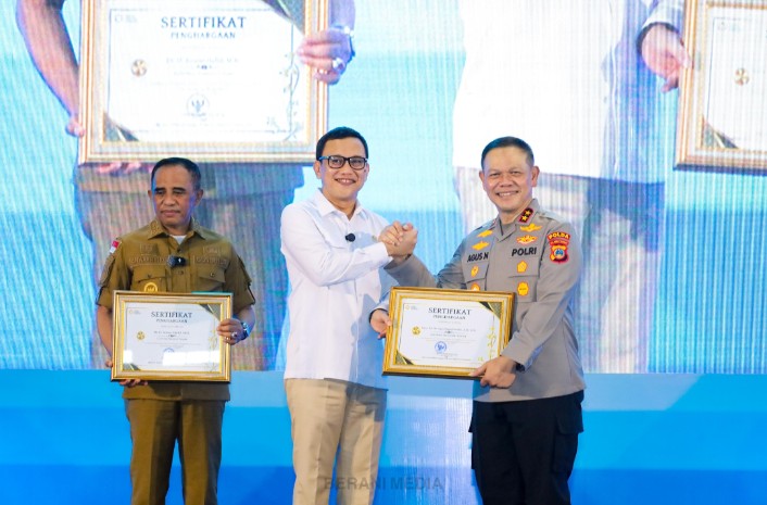 Gubernur dan Kapolda Sulteng Terima Penghargaan dari Manteri PPMI