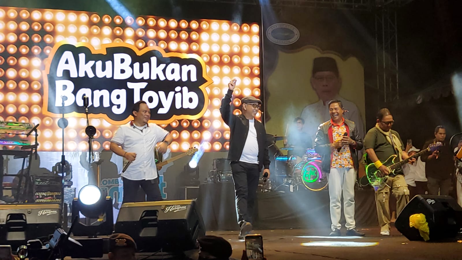 Masyarakat Padati Lapangan Nasional Meriahkan Satu Muharram Menuju Lotim SMART Bersama Wali Band dan Bupati!