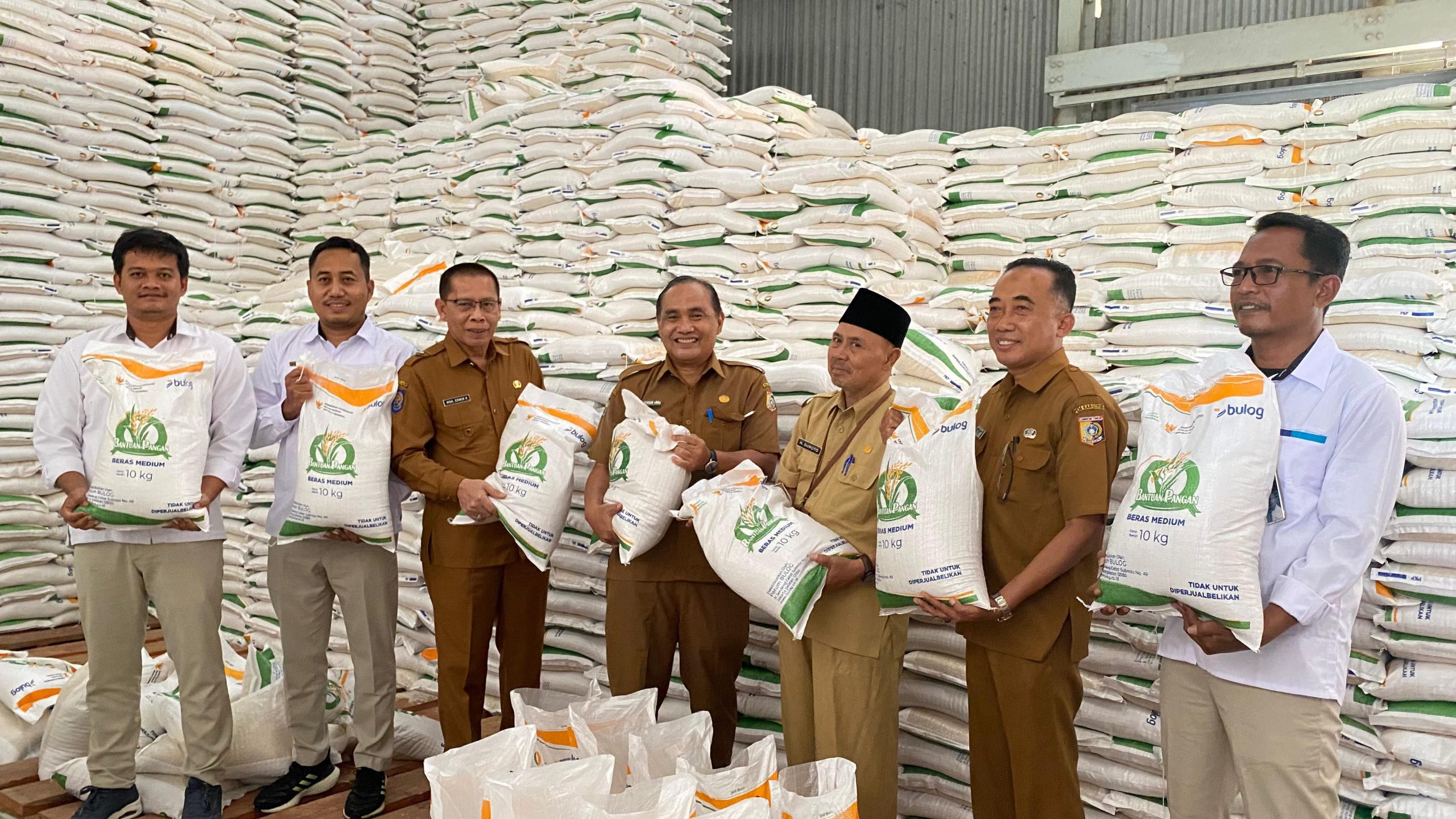 Wabup Lotim H Edwin Tinjau Kesiapan Penyaluran Bantuan Pangan di Gudang Bulog