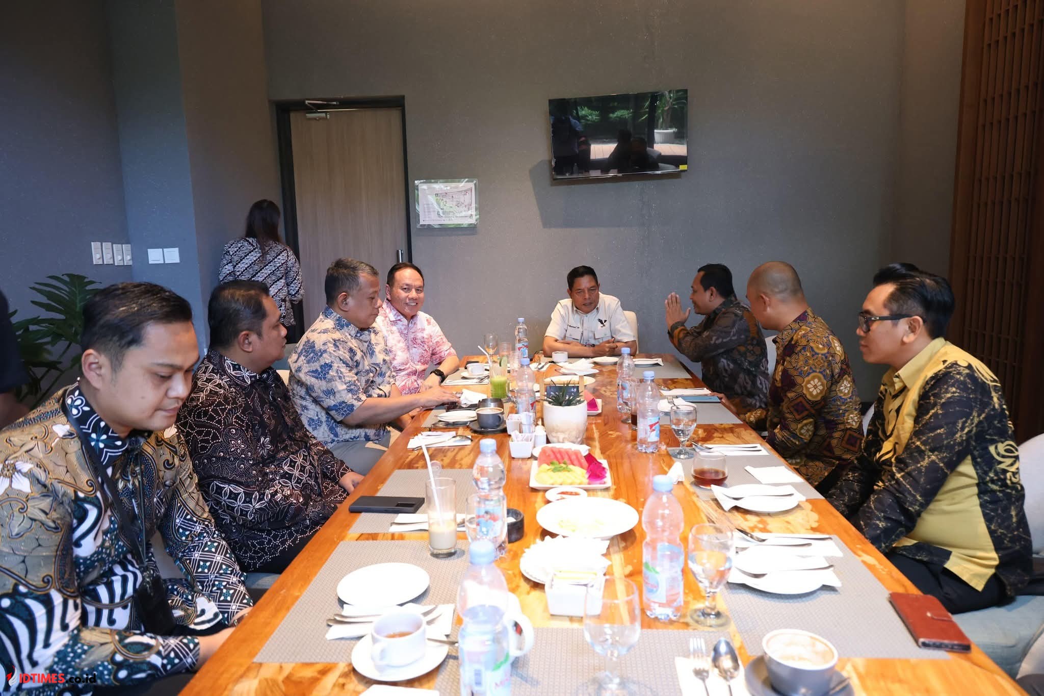 Bupati Lombok Timur Haerul Warisin Temui Wamen Kemenkop RI Ini Pembahasnya!