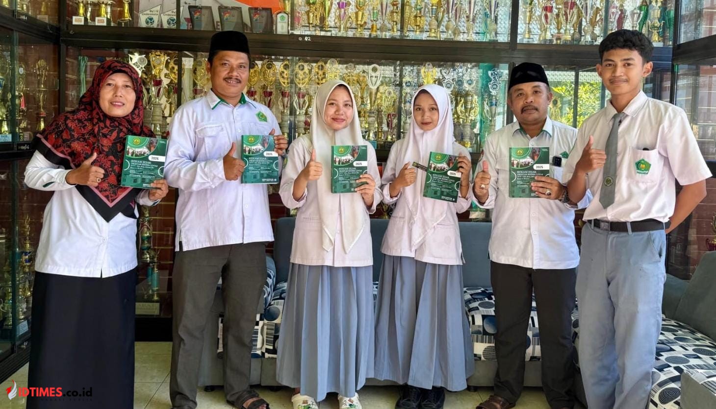 MAN 1 Lotim Luncurkan Buku “Rekam Jejak Prestasi”: Dokumentasi 347 Prestasi Menuju Madrasah Mendunia