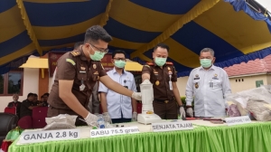 Kejari Buol Musnahkan Babuk 20 Perkara yang Telah Berkekuatan Hukum Tetap
