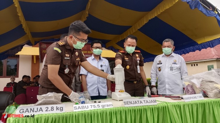 Kejari Buol Musnahkan Babuk 20 Perkara yang Telah Berkekuatan Hukum Tetap