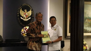 Kondisi Jalan dan Irigasi Pertanian Masih Banyak Mengalami Kerusakan, Bupati Lombok Timur Haerul Warisin Temui PU RI