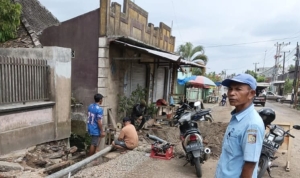 Pipa Bocor Akibat Perbaikan Jalan, PDAM Lotim Gerak Cepat Lakukan Perbaikan