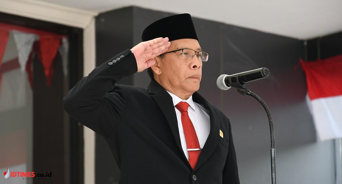 Terus Bergerak Melanjutkan Perjuangan, Peringati Hari Pahlawan ke-80, Wabup Lotim Edwin Hadiwijaya Pimpim Apel