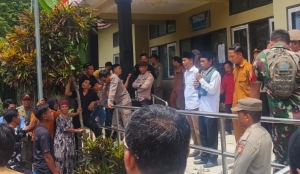 Dituding Tilep Dana BUMDes, Masa Aksi Dari Desa Lendang Nangka Utara Tuntut Kades dan Ketua BPD Mundur! 