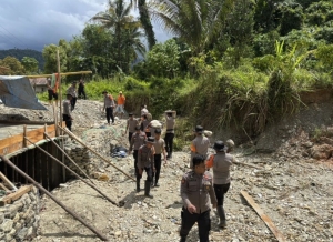 Pembangunan Jembatan di Silondou Dipercepat Aparat Gabungan