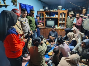 15 WNA Filipina Diselamatkan Nelayan Buol di Perairan Sulawesi