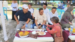 Bupati Lombok Timur Hadiri Pasar Murah Menjelang Ramadhan di Peringgabaya, Masyarakat Sambut Antusias