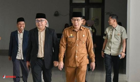 Pemkab Lombok Timur Hadiri Paripurna DPRD Bahas Dua Raperda Inisiatif Dewan