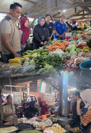Dir PKP Bapanas RI dan Satgas Saber Lombok Timur Cek Harga Bapokting di Pasar Pancor dan Paok Motong