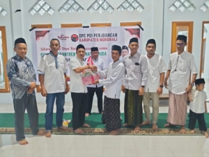 Kunjungan Silaturahmi dan Buka Puasa Bersama PDIP Morowali di Ponpes Raudhatul Huda Desa Puntari Makmur